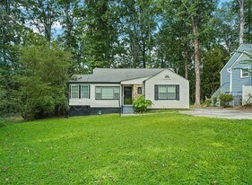 2371 Ben Hill Rd in Atlanta, GA - Building Photo