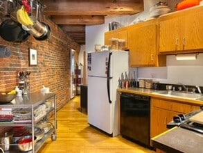 162 Commercial St, Unit Unit 2 in Boston, MA - Building Photo - Building Photo