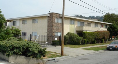 1401 Liberty St in El Cerrito, CA - Foto de edificio - Building Photo