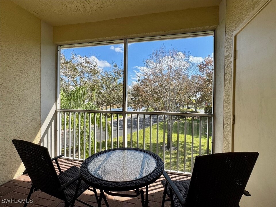 1380 Sweetwater Cove in Naples, FL - Building Photo