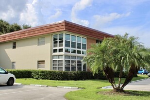 16 Vista Palm Ln in Vero Beach, FL - Building Photo