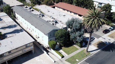 3715 Midvale Ave in Los Angeles, CA - Foto de edificio - Building Photo