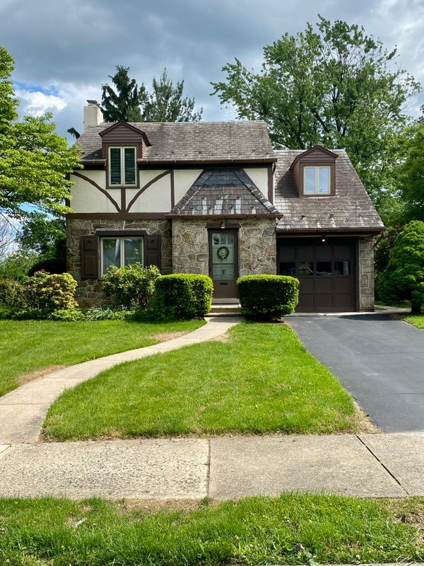 property at 1632 Greenleaf St