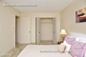 100 Ocean View Dr in Boston, MA - Building Photo - Building Photo