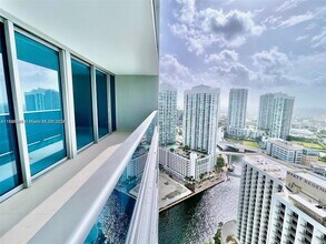 200 S Biscayne Blvd in Miami, FL - Building Photo - Building Photo