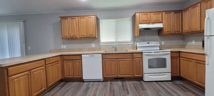 3253 E 11 Mile Rd in Warren, MI - Building Photo - Building Photo