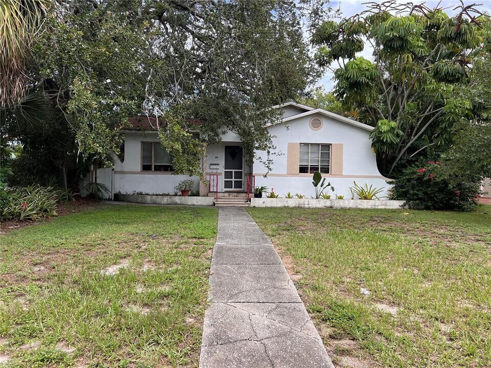 301 24th Ave N in St. Petersburg, FL - Building Photo