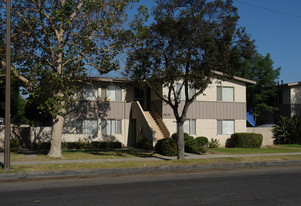 2620 S Rosewood Ave Apartments