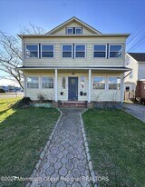 42 Cottage Pl in Long Branch, NJ - Building Photo