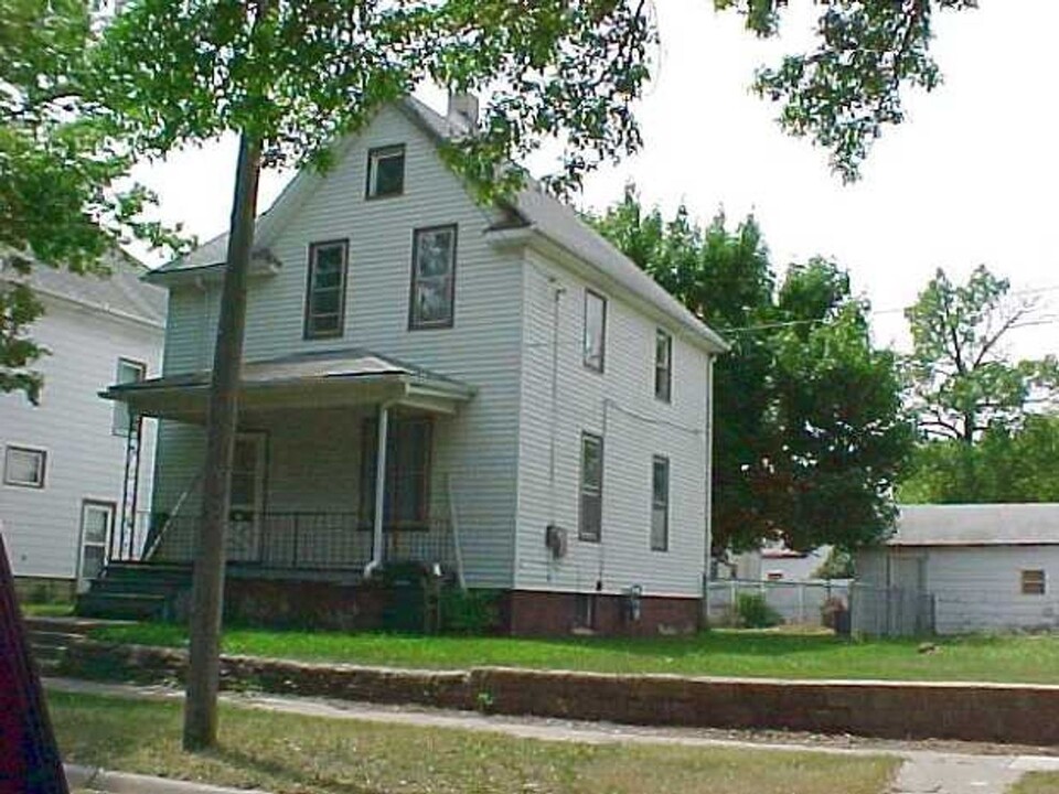 447 Columbia St in Waterloo, IA - Building Photo