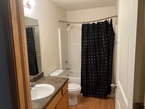 18196 Hayes Ct in Omaha, NE - Building Photo - Building Photo