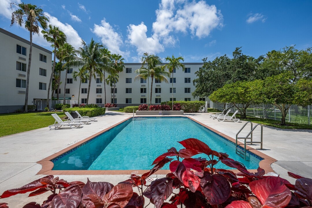 Riverview House in Lake Worth, FL - Building Photo