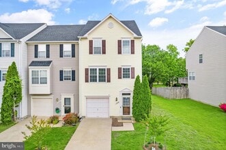 11070 Clovertree Ct in Manassas, VA - Foto de edificio - Building Photo