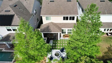 594 Windy Pne Wy in Oviedo, FL - Foto de edificio - Building Photo