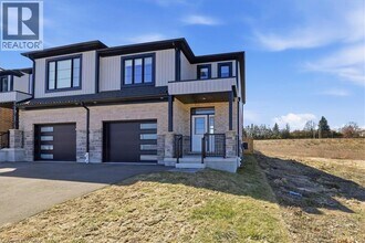 127 Dunnigan Dr in Kitchener, ON - Building Photo - Building Photo