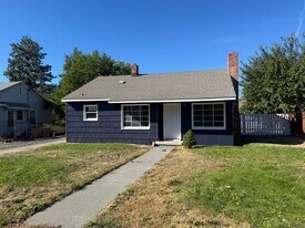 17 F St SE in Ephrata, WA - Building Photo