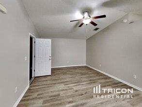 4409 Venice Dr in Land O Lakes, FL - Building Photo - Building Photo