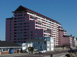 St. George Condominiums in Revere, MA - Foto de edificio - Building Photo