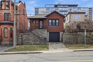 129 Jackson St W in Hamilton, ON - Building Photo