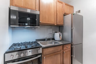 1 Scott Cir NW, Unit 305 in Washington, DC - Building Photo - Building Photo