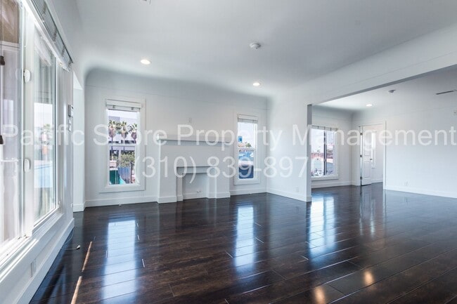 1295 Mullen Ave in Los Angeles, CA - Building Photo - Building Photo