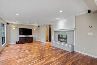 12135 107th Ave NE in Kirkland, WA - Building Photo - Building Photo