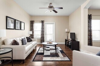 Autumn Breeze Apartments in Noblesville, IN - Foto de edificio - Building Photo