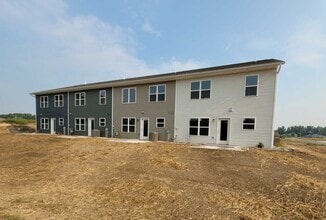 1608 Eastside Cir in Marshfield, WI - Building Photo - Building Photo