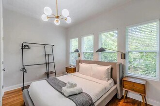1704 S Akard St in Dallas, TX - Building Photo - Building Photo