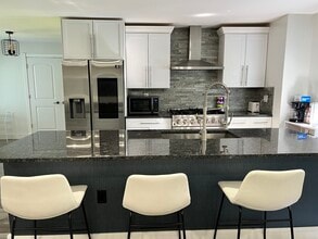 11405 Central Dr W in Carmel, IN - Foto de edificio - Building Photo