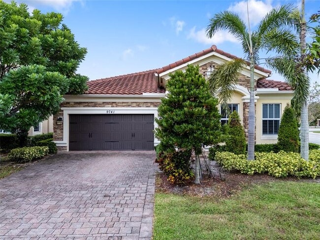 9741 S Miralago Way in Parkland, FL - Building Photo - Building Photo