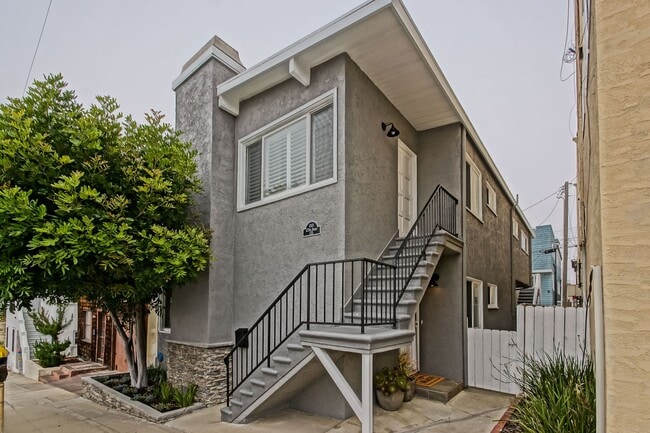 131-133 27th St in Hermosa Beach, CA - Building Photo - Building Photo