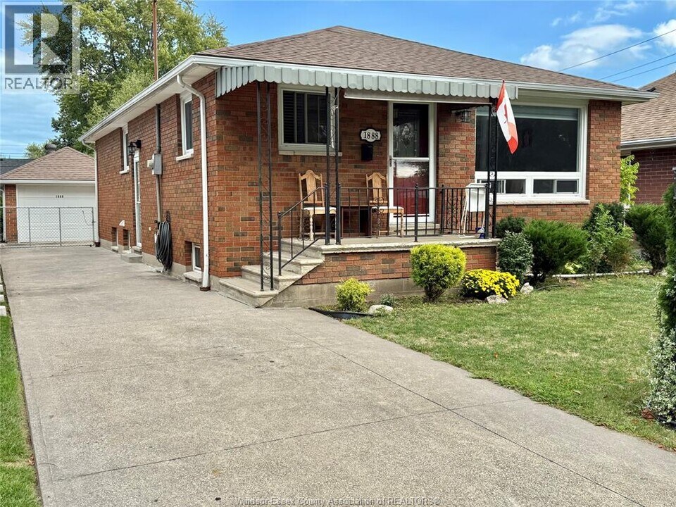 1888 Glendale Ave in Windsor, ON - Building Photo