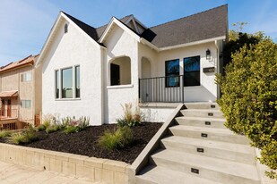 951 Marview Ave in Los Angeles, CA - Building Photo