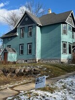 10 E Nelson St in Deerfield, WI - Building Photo