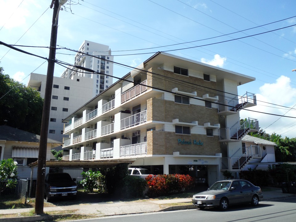 Palani Hale in Honolulu, HI - Foto de edificio