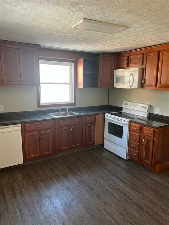 6 Chandler Ave, Unit 1 in Taunton, MA - Building Photo