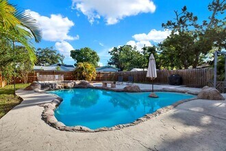 5613 19th Ave S in Gulfport, FL - Building Photo - Building Photo