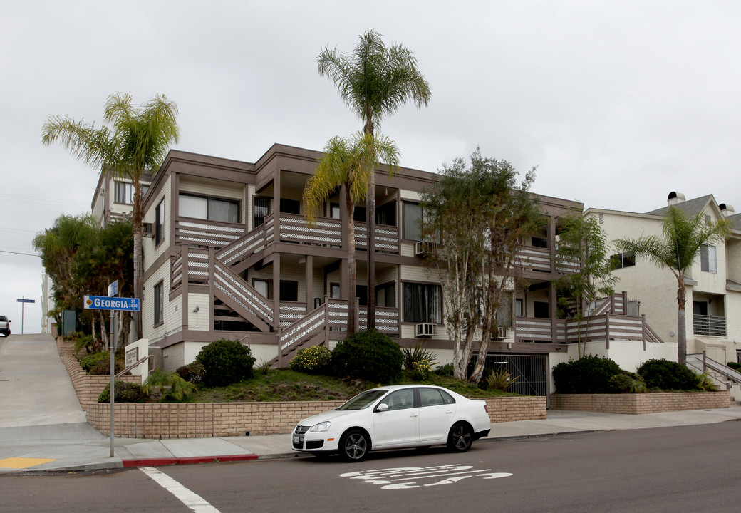 Shirley Terrace in San Diego, CA - Building Photo