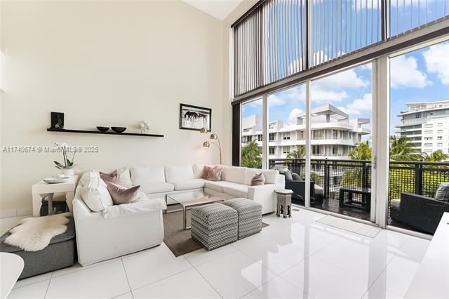 6000 Collins Ave, Unit 527 in Miami Beach, FL - Foto de edificio - Building Photo