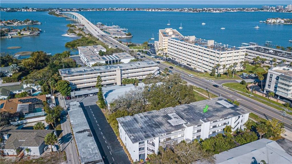 2944 W Bay Dr in Belleair Bluffs, FL - Building Photo