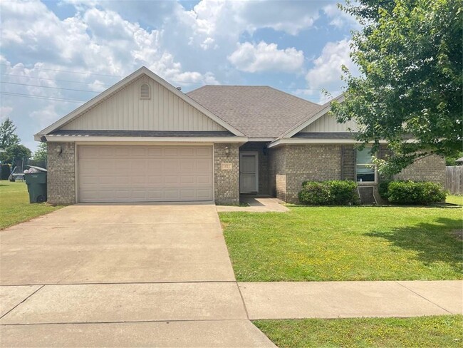 property at 1811 S Sinclair Ave
