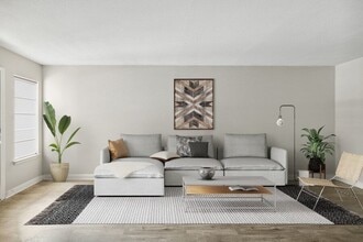 Lenox Cove | NEWLY-DESIGNED APARTMENTS in Jacksonville, FL - Foto de edificio - Building Photo