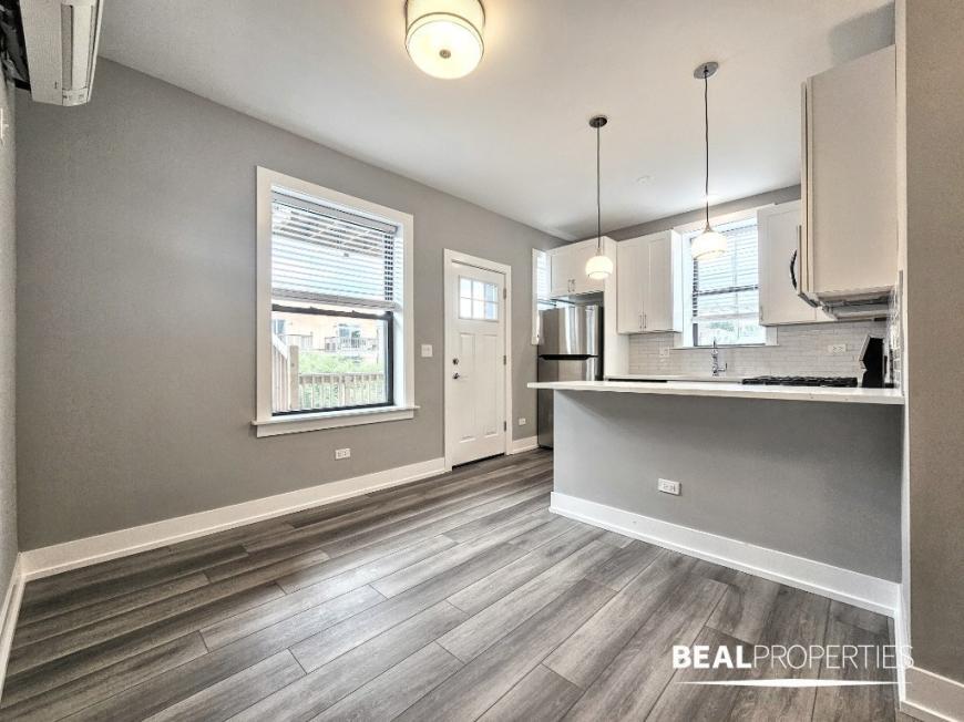3937 N Janssen Ave in Chicago, IL - Building Photo