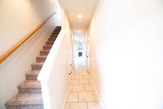 913 NW 1st Ave in Canby, OR - Building Photo - Building Photo