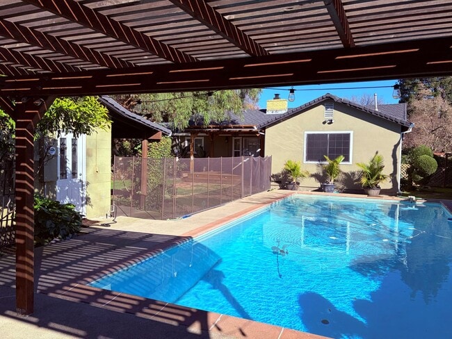 1010 Sagamore Way in Sacramento, CA - Building Photo - Building Photo