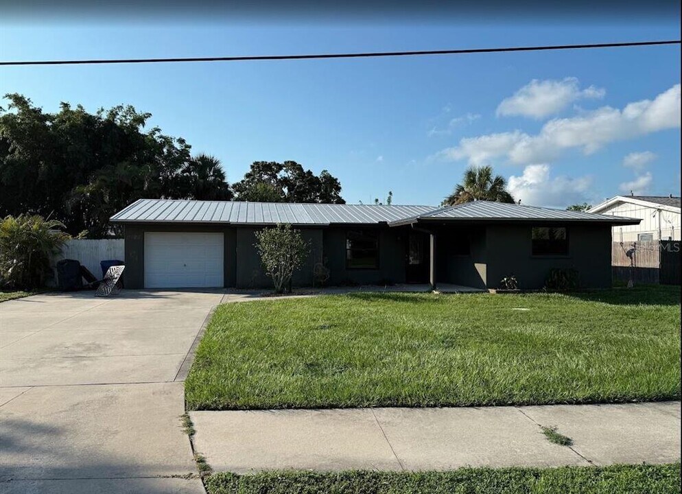 4598 Brooksdale Dr in Sarasota, FL - Building Photo