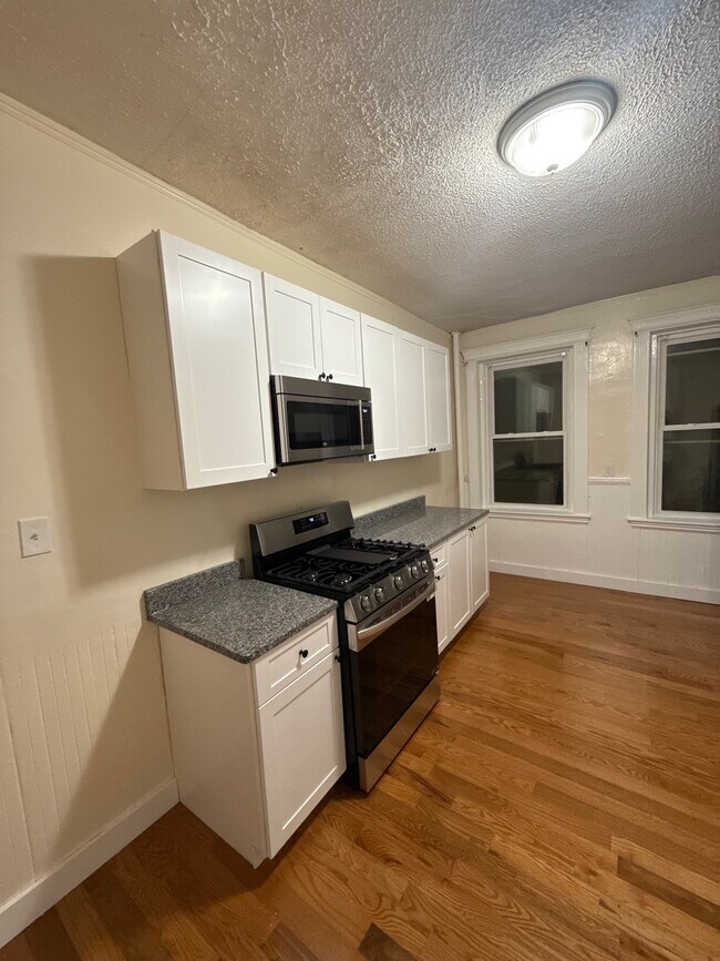 458 Park Dr, Unit 9 in Boston, MA - Foto de edificio - Building Photo