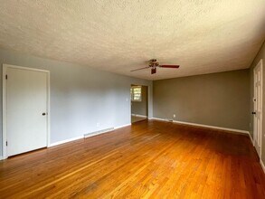 58 Longview Rd in Asheville, NC - Building Photo - Building Photo