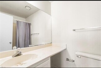 900 Monarch Dr in Virginia Beach, VA - Building Photo - Building Photo